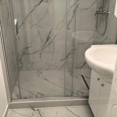 Apartment Garsoniera Renovata Si Spatioasa Craiova