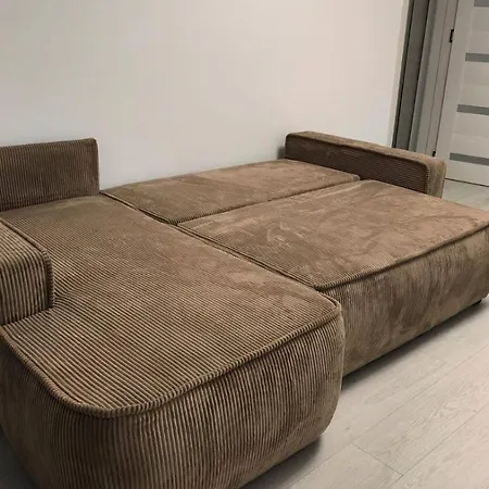 Garsoniera Renovata Si Spatioasa Крайова