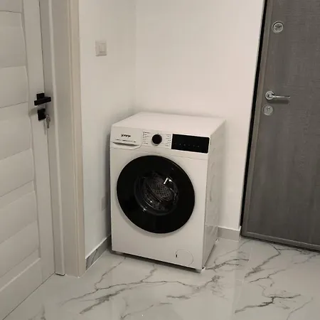 Garsoniera Renovata Si Spatioasa Apartmán *