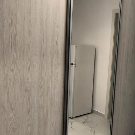 Garsoniera Renovata Si Spatioasa Apartmán Craiova