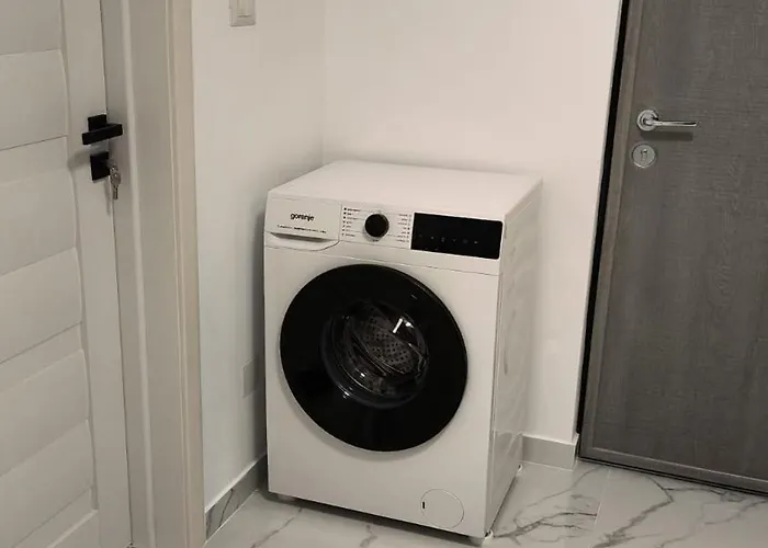 Garsoniera Renovata Si Spatioasa Apartment *